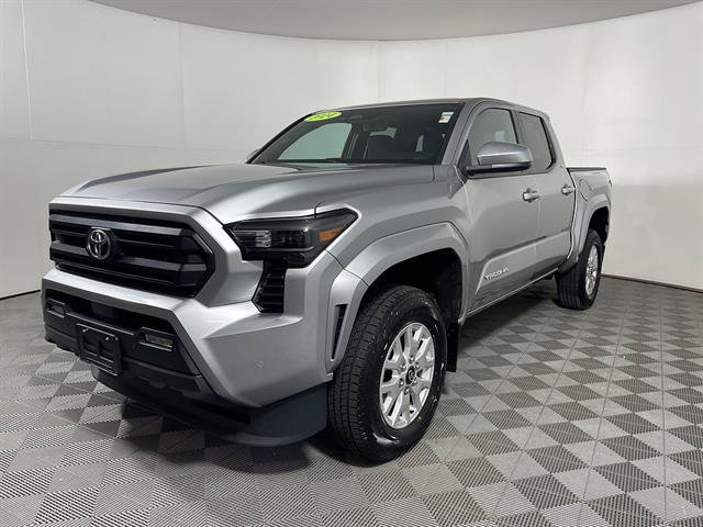 Certified 2024 Toyota Tacoma SR5 AWD/4WD image 3