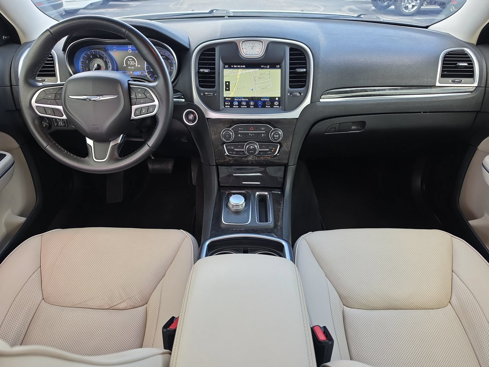Used 2022 Chrysler 300 Touring L w/ Popular Equipment Group AWD/4WD image 9