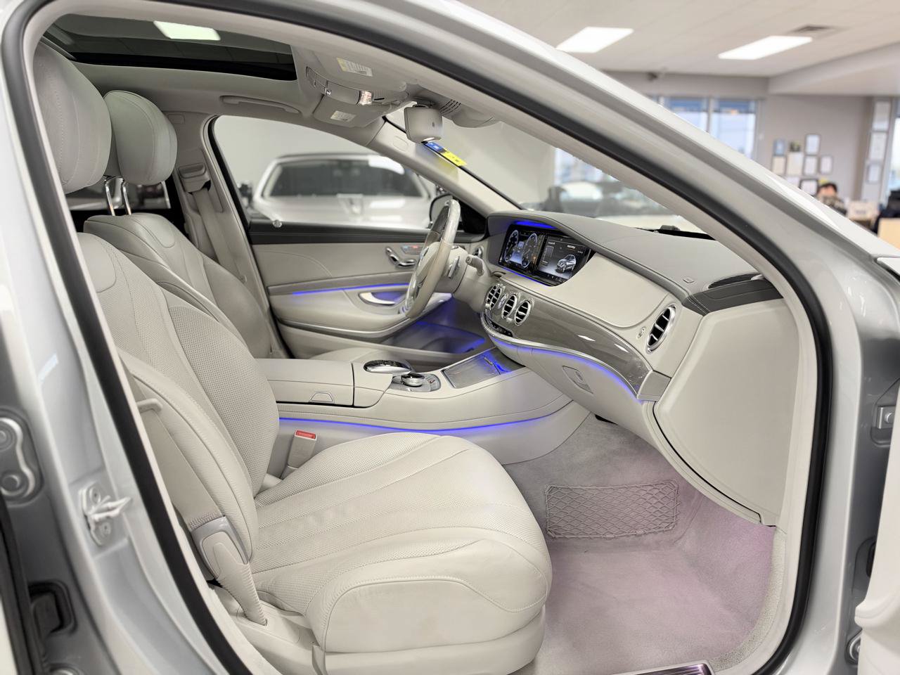 Used 2017 Mercedes-Benz S 550 Sedan image 27
