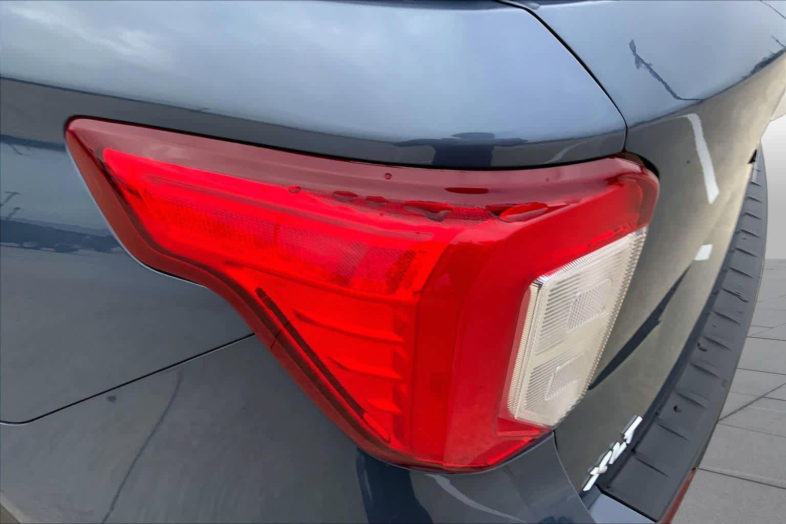 Used 2021 Ford Explorer XLT w/ Equipment Group 202A RWD image 27