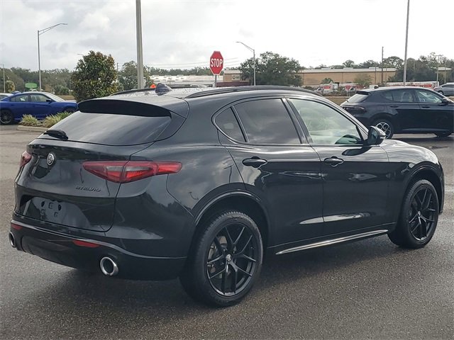 Used 2021 Alfa Romeo Stelvio Sprint w/ Nero Edizione image 4