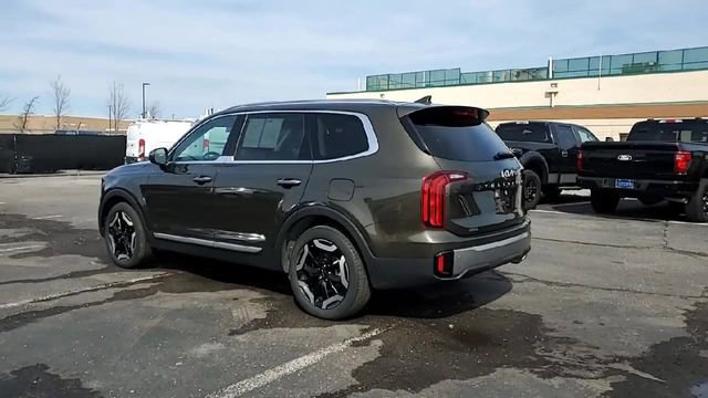 Used 2025 Kia Telluride S FWD image 6