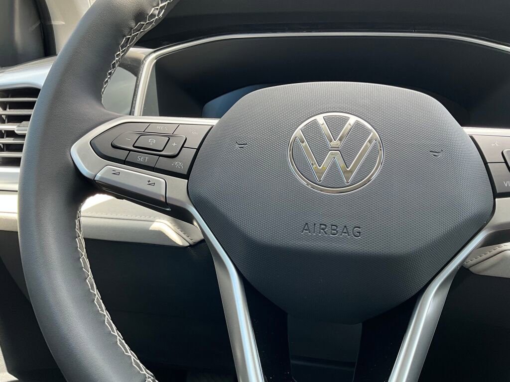 New 2025 Volkswagen Taos SE image 22