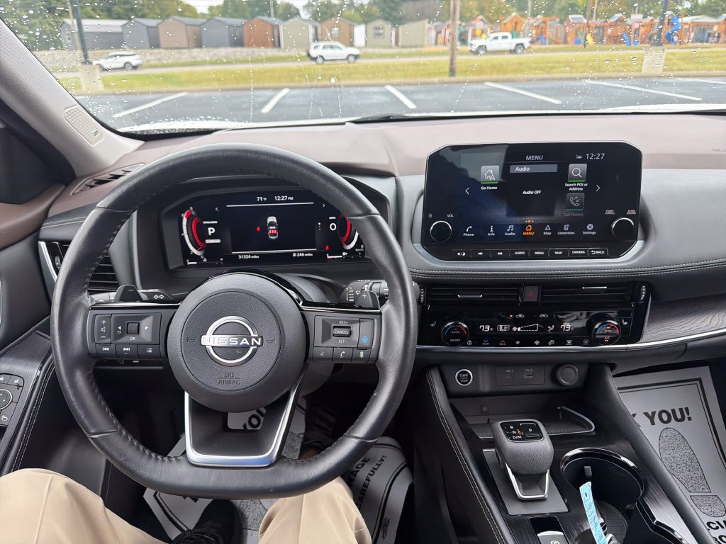 Used 2023 Nissan Rogue Platinum w/ Platinum Premium Package FWD image 17