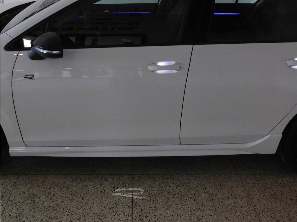 Used 2025 Volkswagen Golf R Black Edition image 27