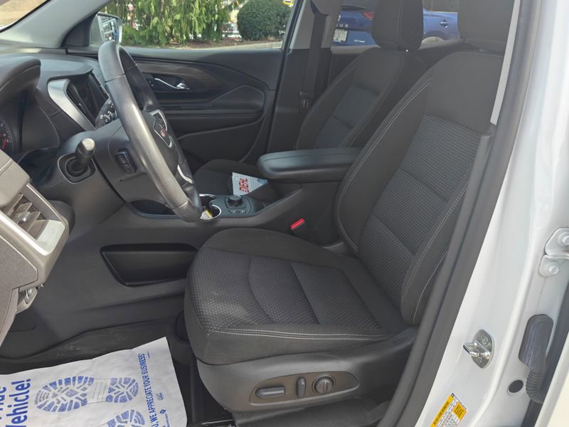 Used 2023 GMC Terrain SLE w/ Driver Convenience Package image 12
