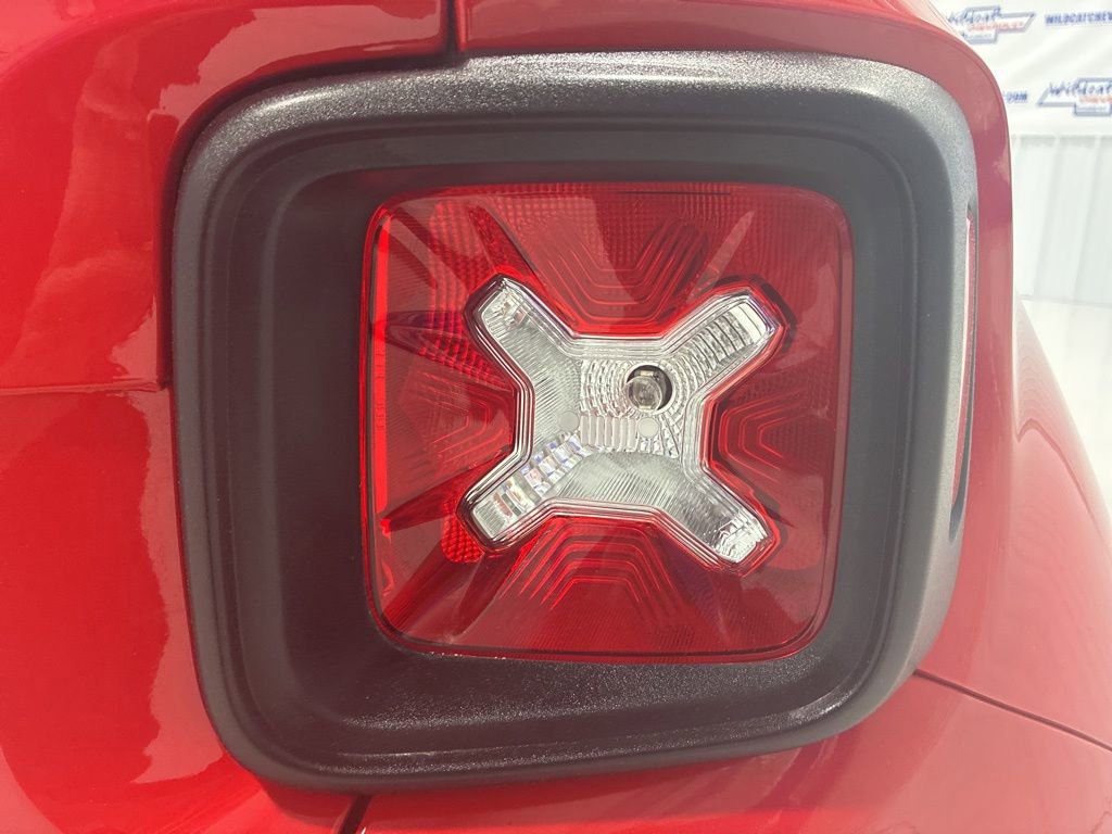 Used 2023 Jeep Renegade Latitude AWD/4WD image 42