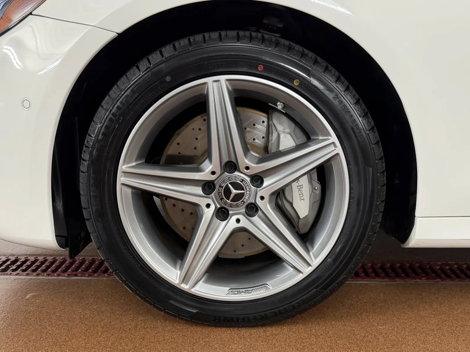 Used 2018 Mercedes-Benz E 300 4MATIC image 5