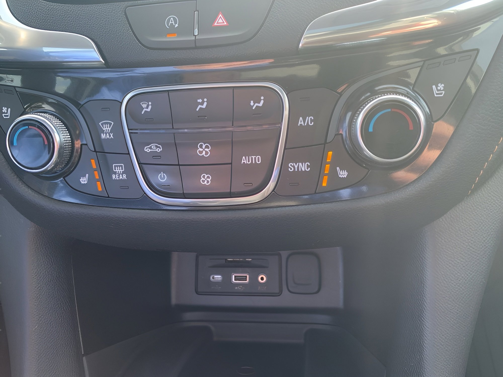 Certified 2022 Chevrolet Equinox Premier AWD/4WD image 17