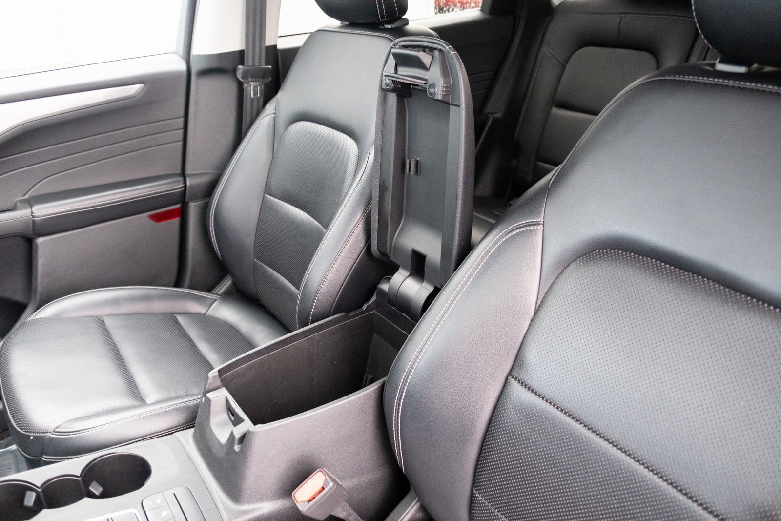 Used 2021 Ford Escape Titanium image 10