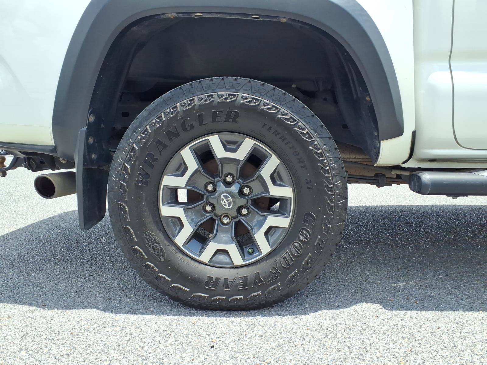 Used 2020 Toyota Tacoma TRD Off-Road w/ Exterior Package AWD/4WD image 25