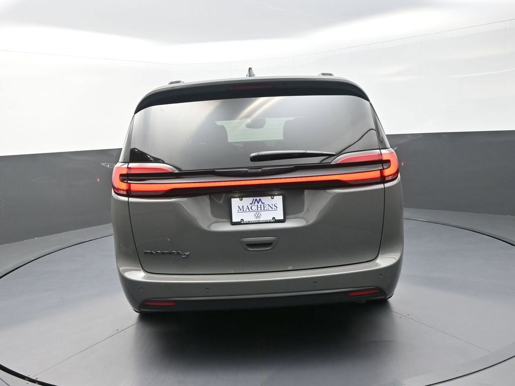 Used 2023 Chrysler Pacifica Touring-L w/ S Appearance Package FWD image 9