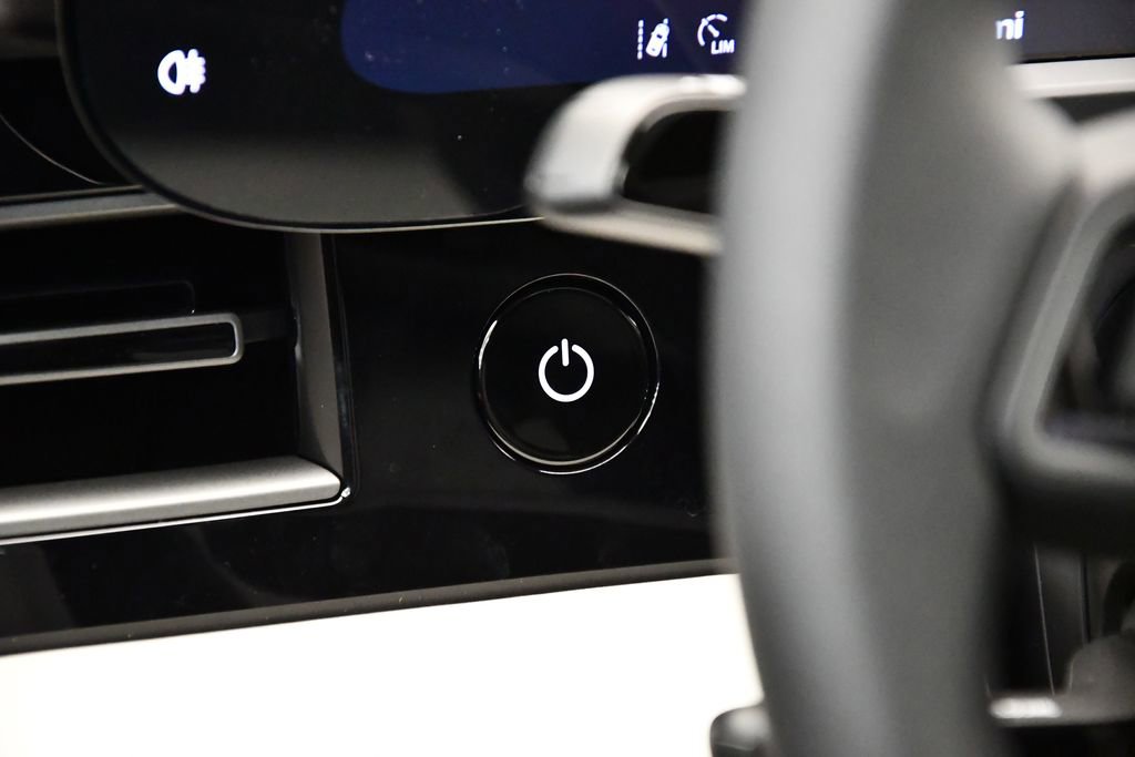 Used 2025 Porsche Taycan image 21