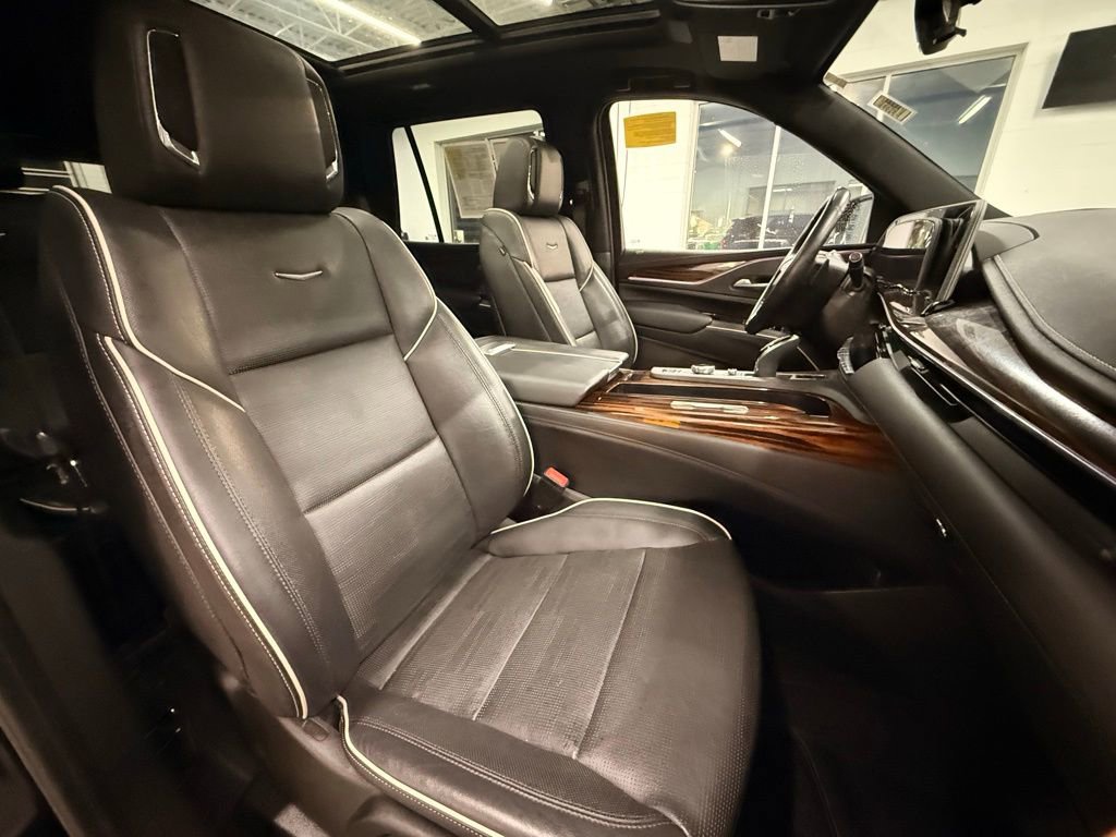 Used 2023 Cadillac Escalade Premium Luxury image 21