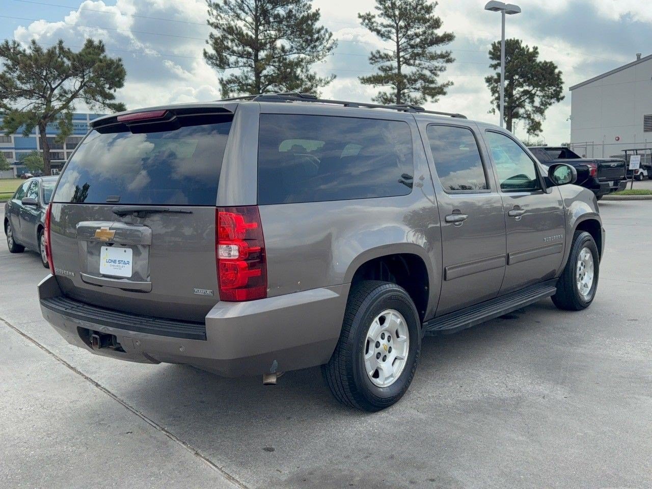 Used 2012 Chevrolet Suburban LS w/ Convenience Package 1 RWD image 9