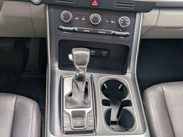 Used 2022 Kia Carnival LX FWD image 19