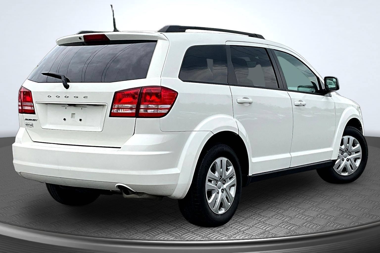 Used 2019 Dodge Journey SE FWD image 7