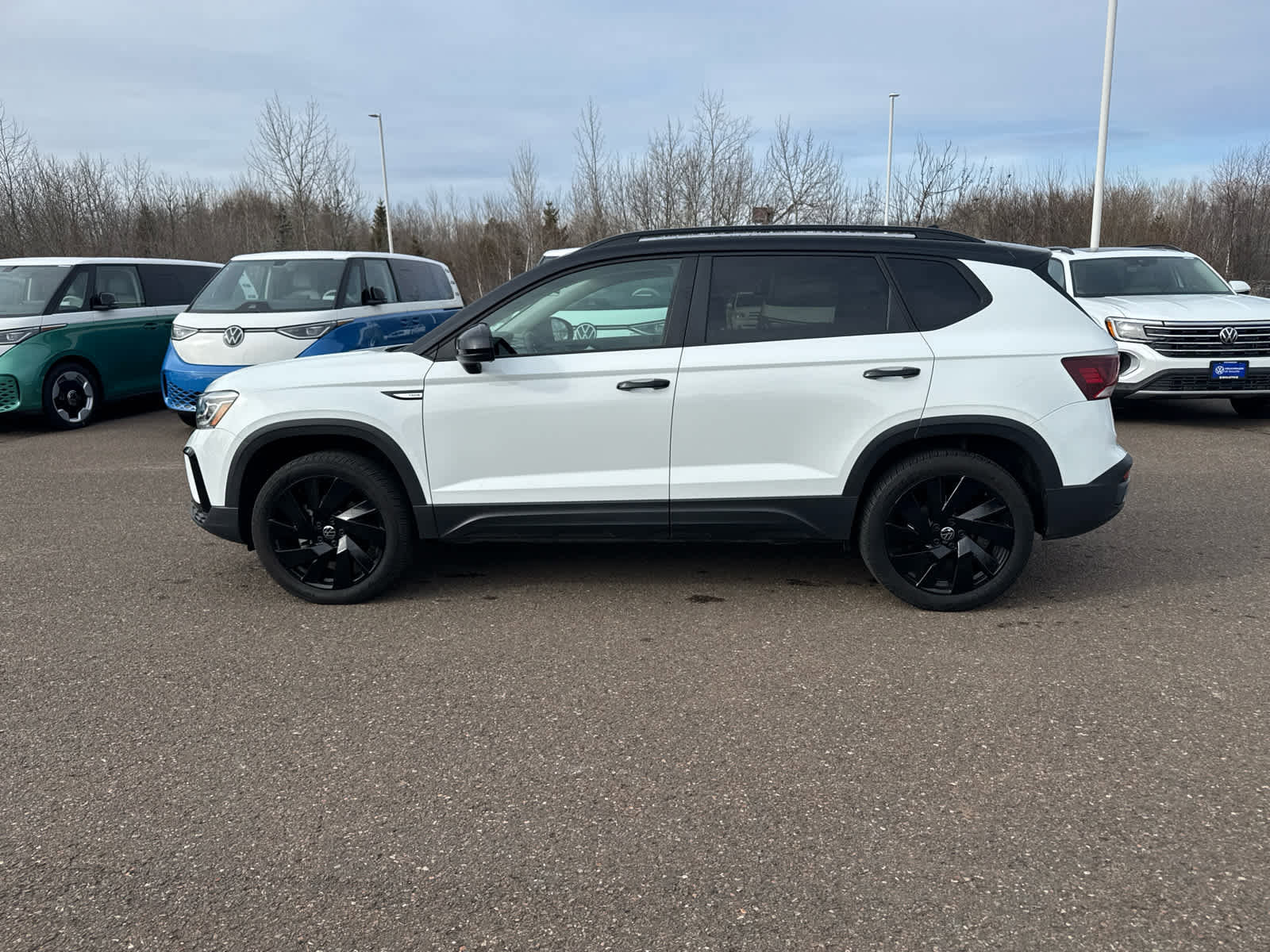 Certified 2024 Volkswagen Taos SE image 50