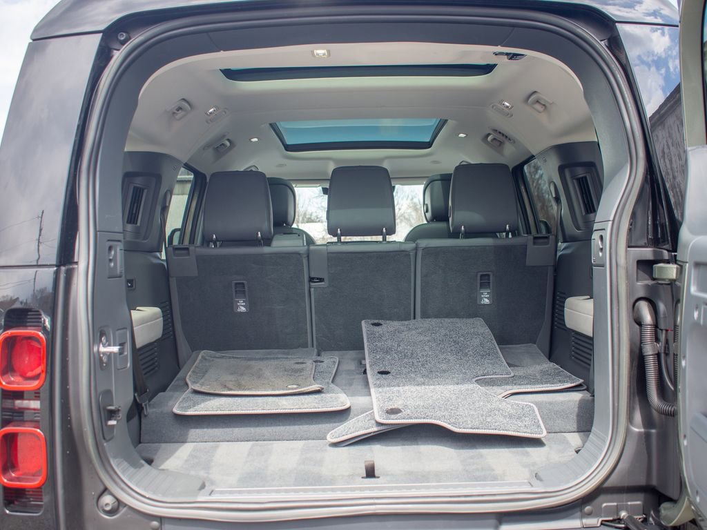 Used 2023 Land Rover Defender 130 X-Dynamic SE image 38