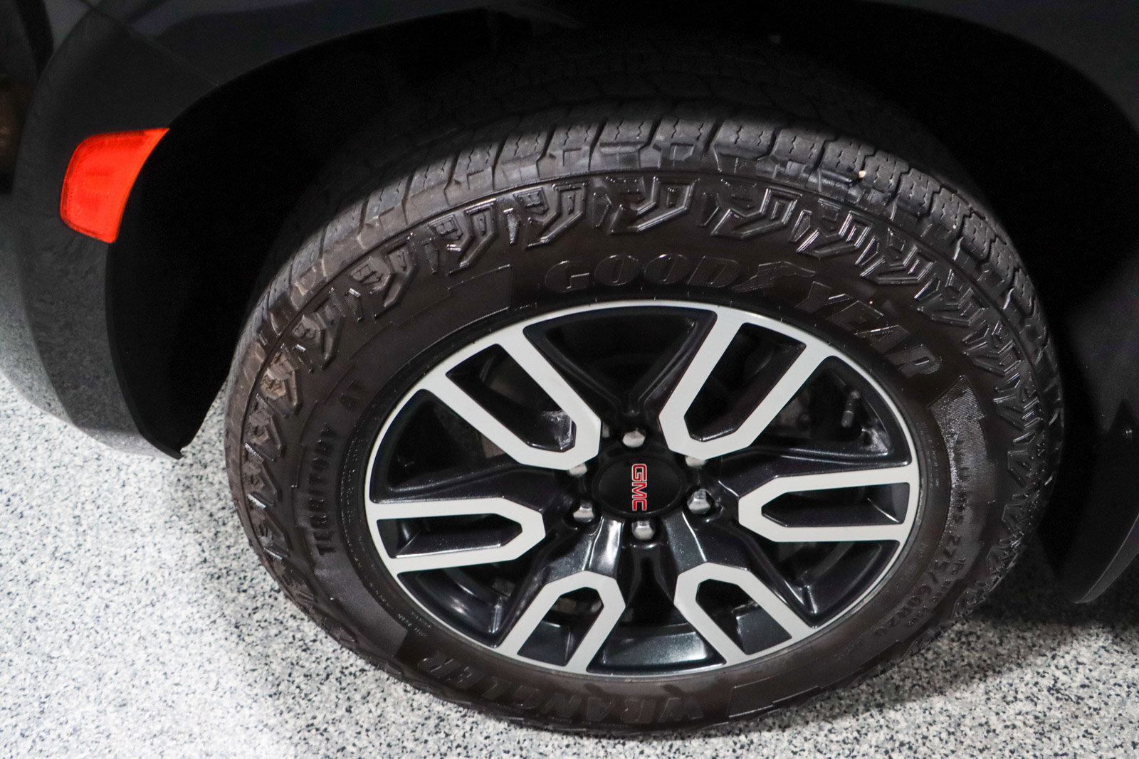 Used 2024 GMC Yukon XL AT4 w/ Technology Package image 11