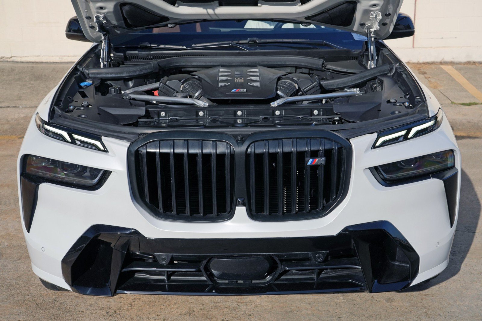 Used 2023 BMW X7 M60i w/ Climate Comfort Package AWD/4WD image 8
