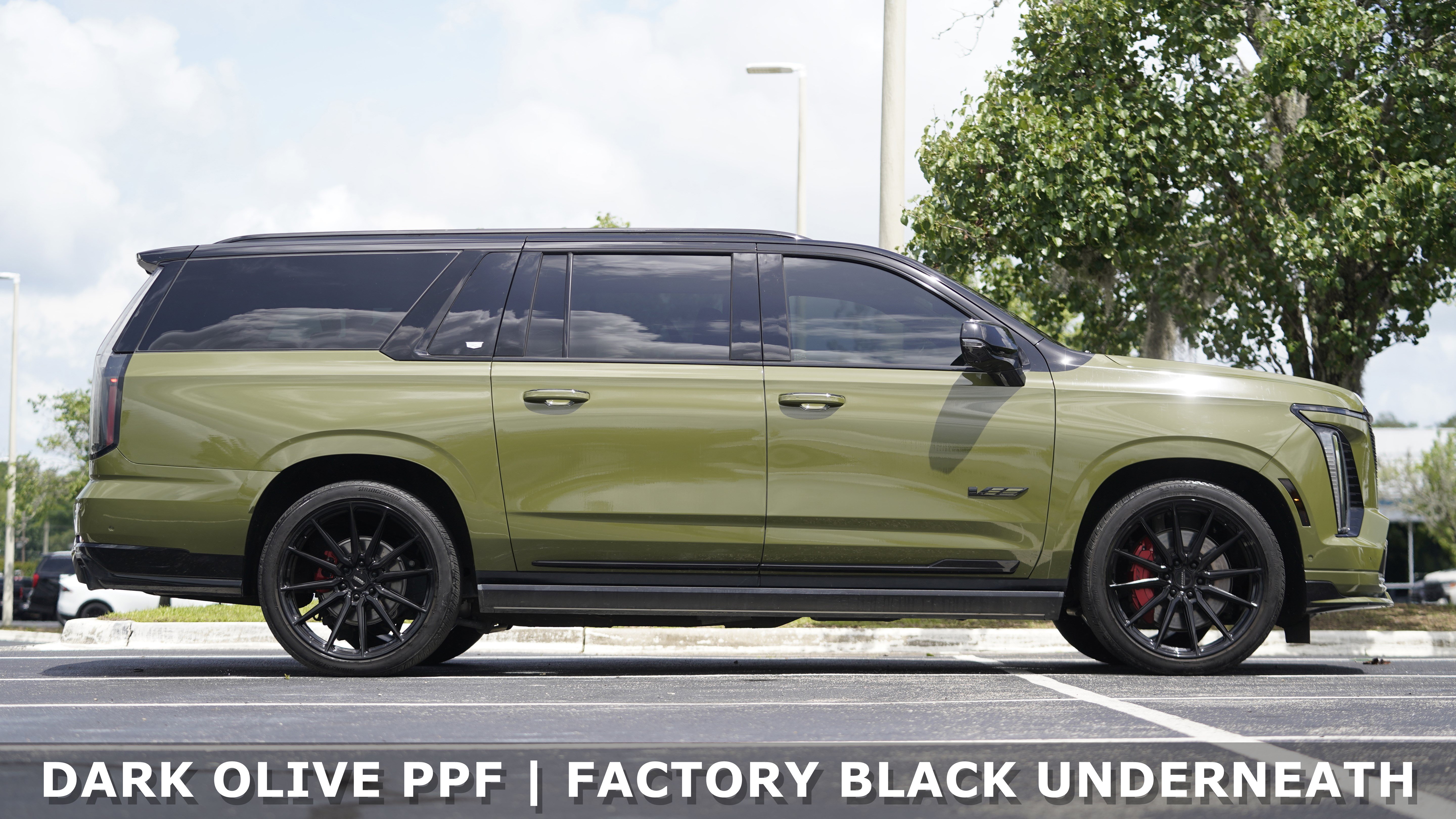 Used 2025 Cadillac Escalade ESV V AWD/4WD image 6