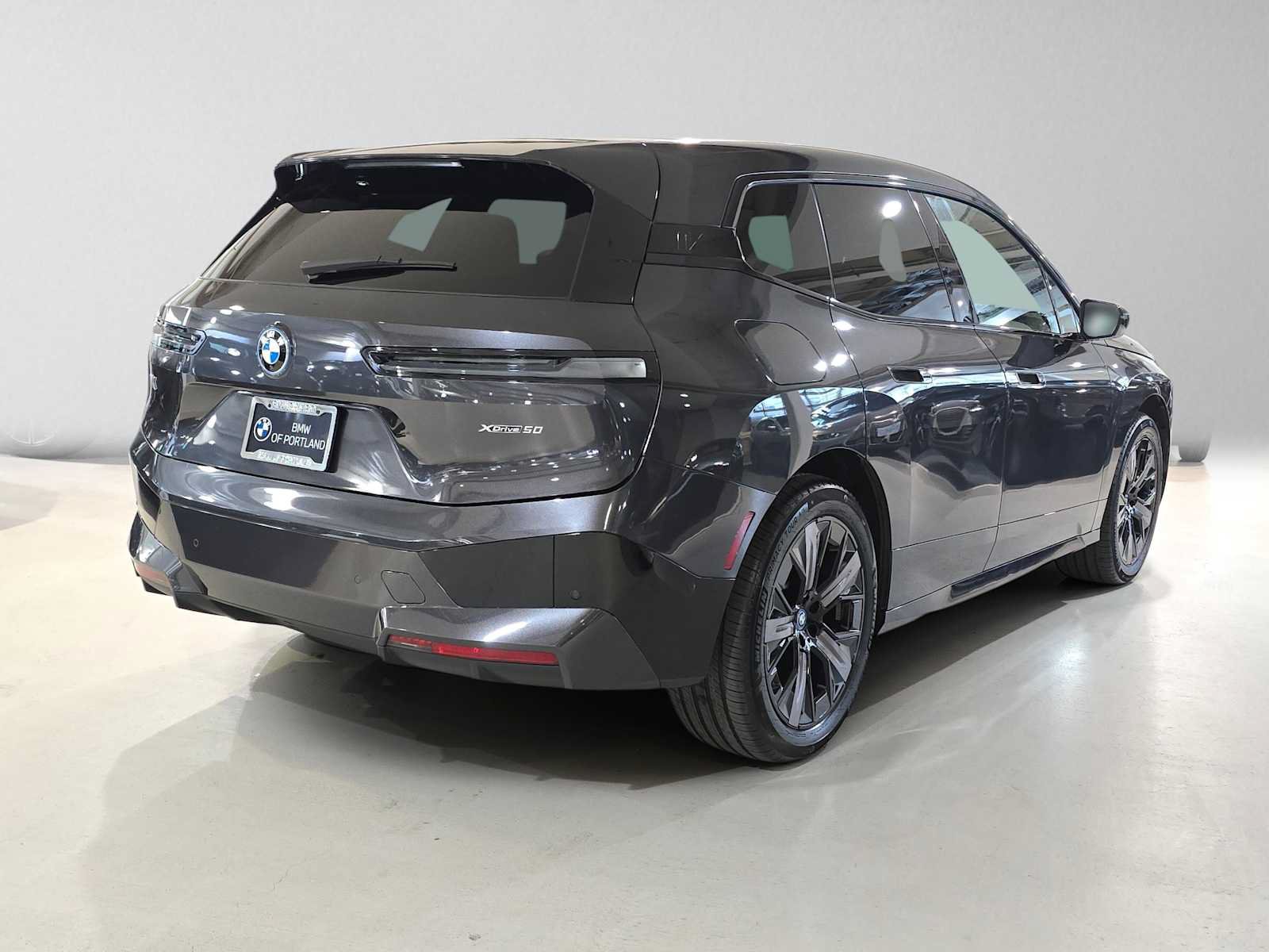 Used 2024 BMW iX xDrive50 w/ Sport Package AWD/4WD image 3