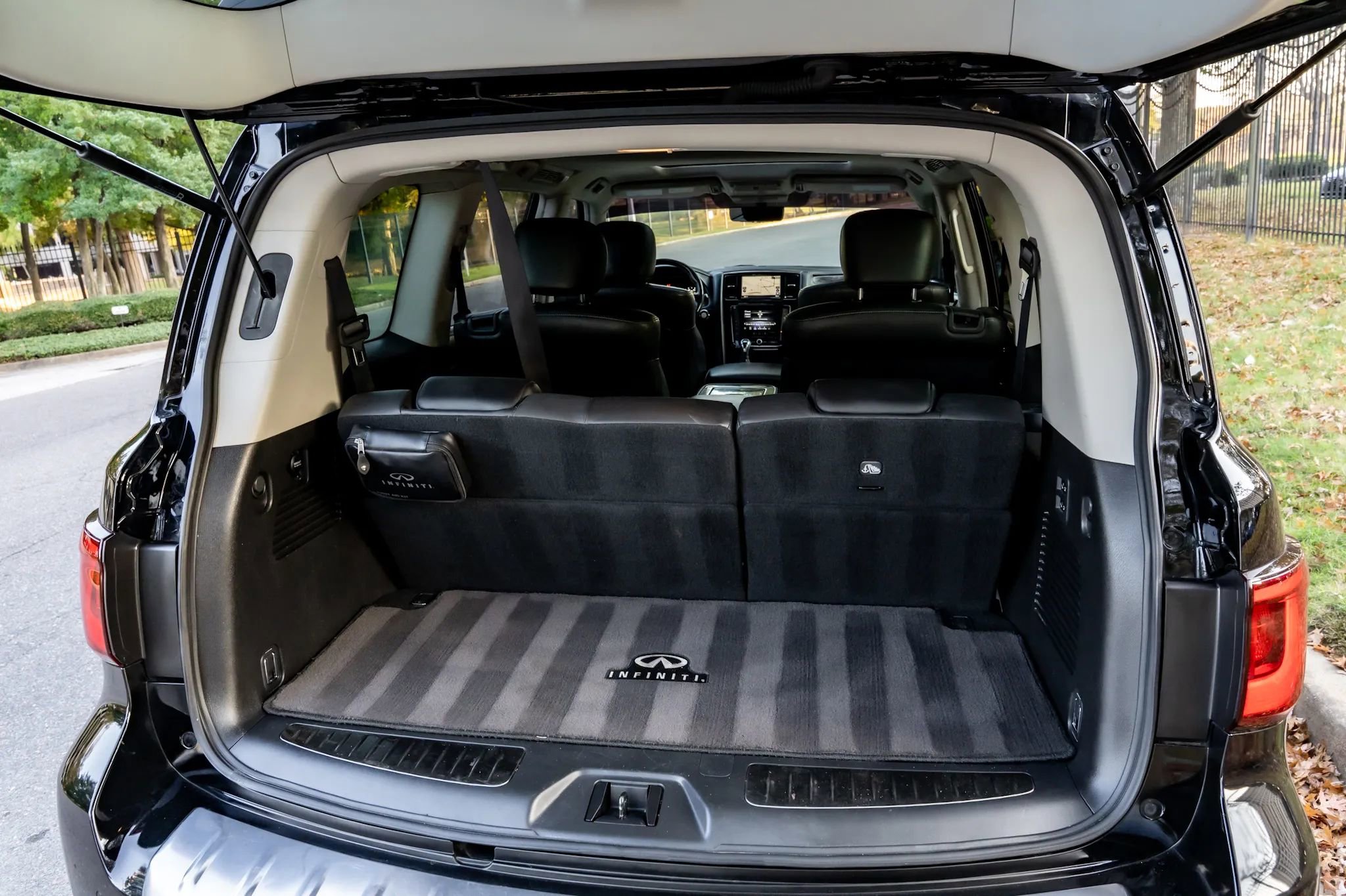 Used 2021 INFINITI QX80 Luxe w/ Cargo Package image 17