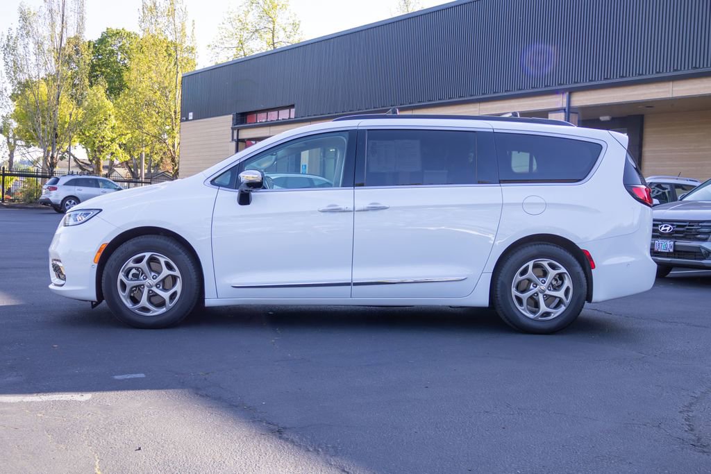 Used 2023 Chrysler Pacifica Limited FWD image 10