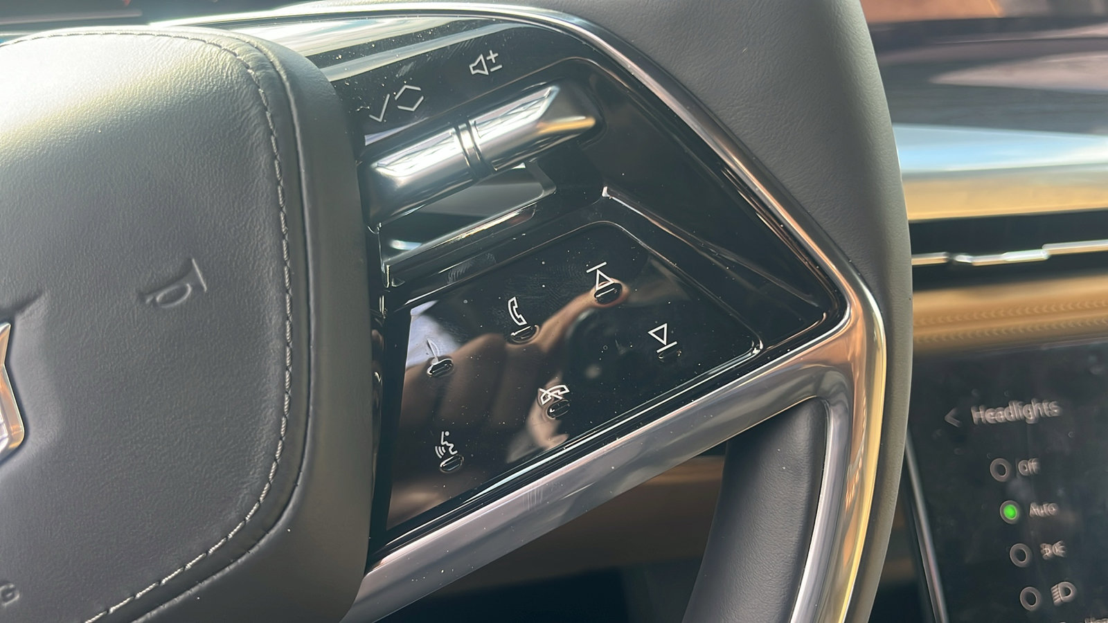 New 2025 Cadillac Escalade IQ Luxury 2 image 29