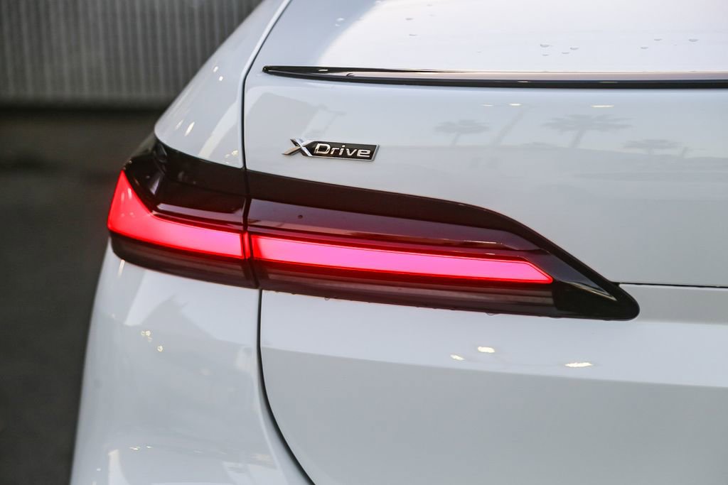New 2026 BMW 750e xDrive w/ Premium Package AWD/4WD image 7