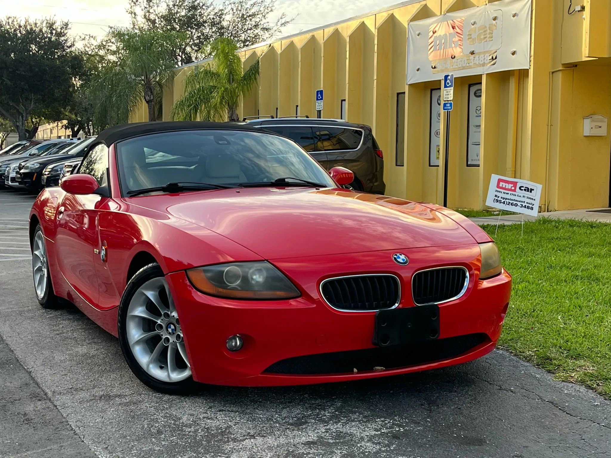 Used 2004 BMW Z4 2.5i image 1