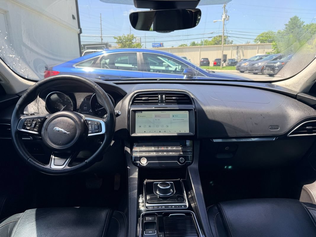 Used 2020 Jaguar F-PACE Prestige AWD/4WD image 18