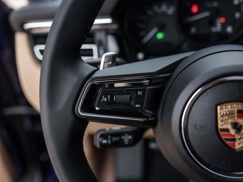 Certified 2025 Porsche Macan image 19
