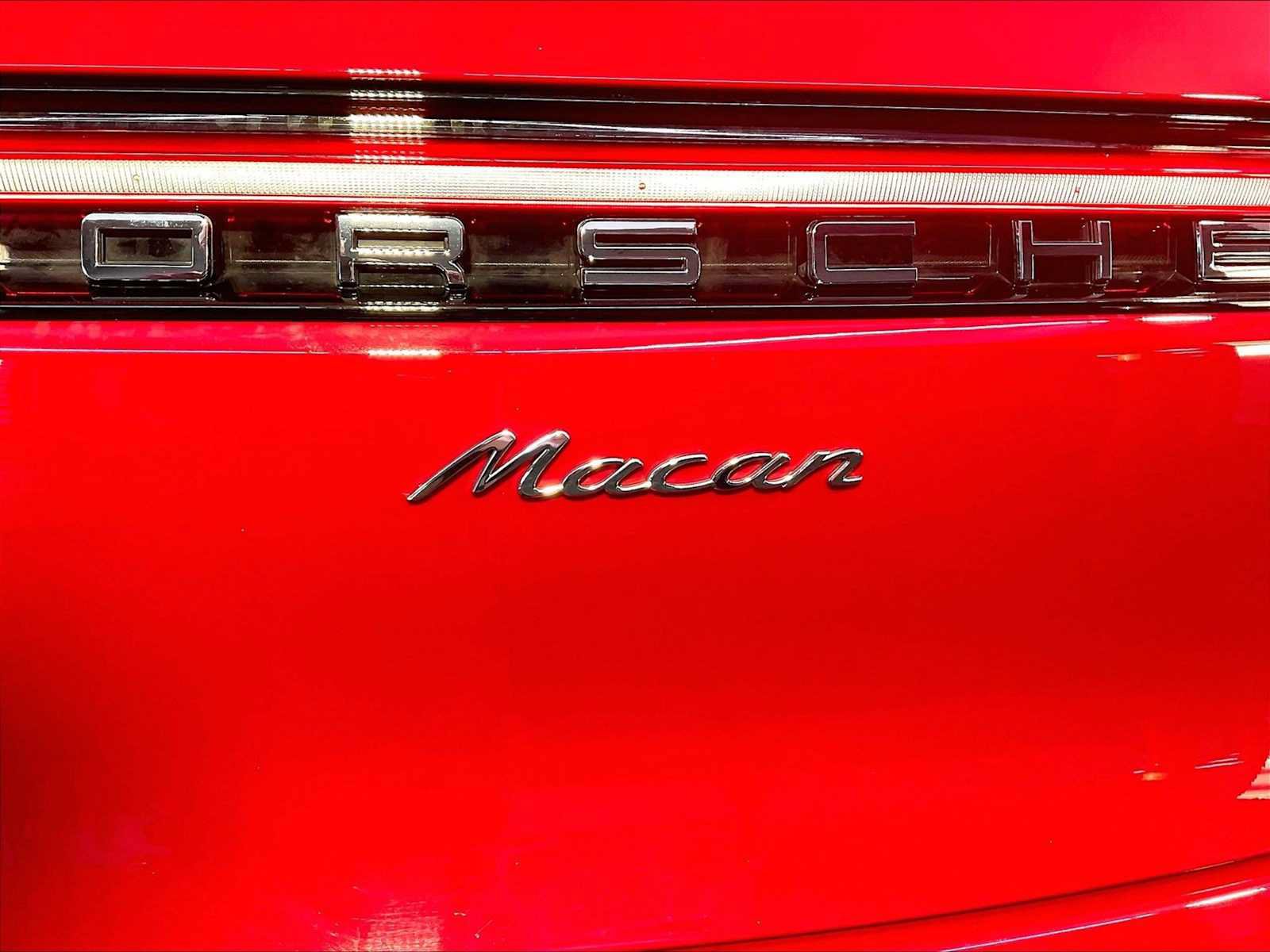 Certified 2023 Porsche Macan AWD/4WD image 35