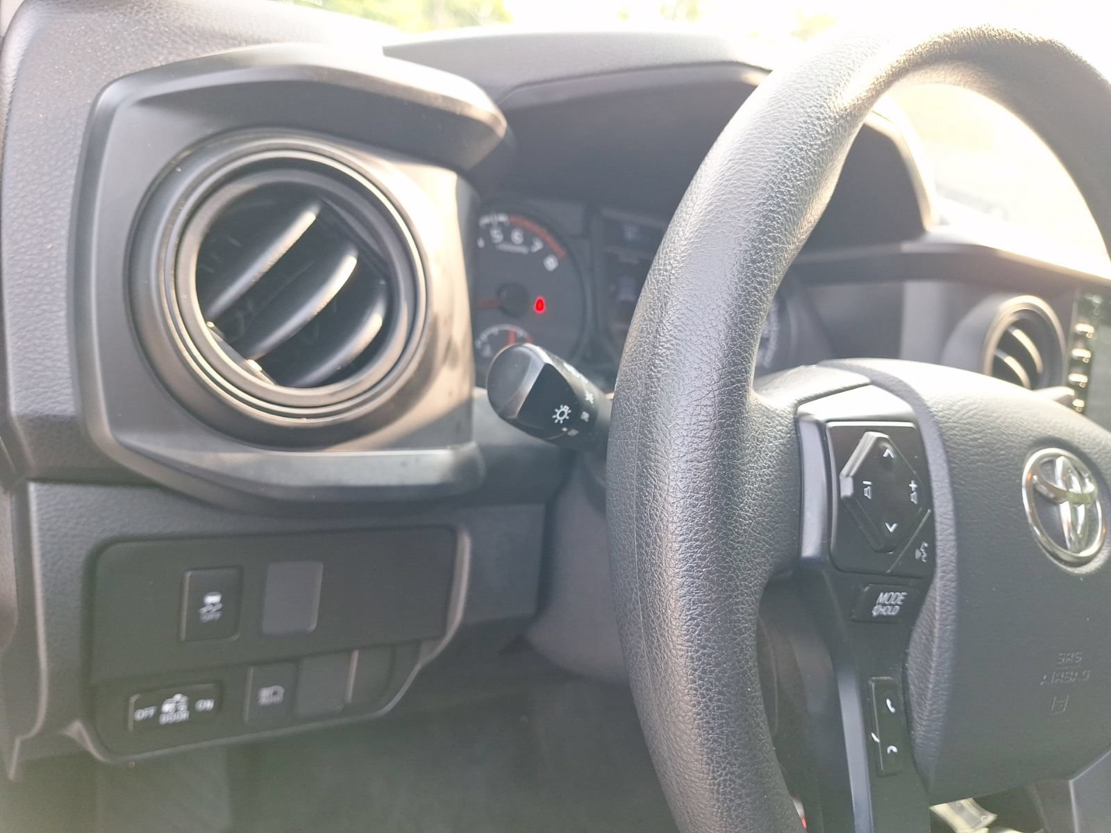 Used 2020 Toyota Tacoma SR w/ SR Convenience Package RWD image 15