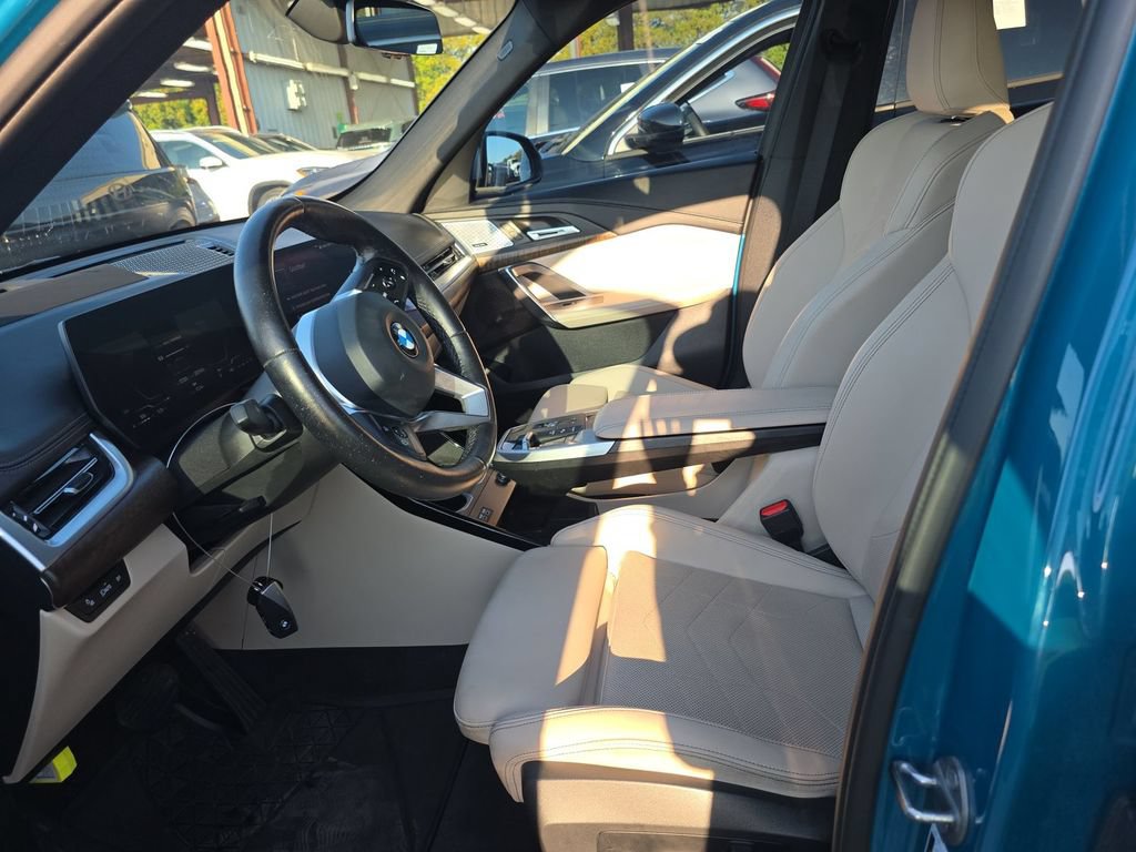 Used 2023 BMW X1 xDrive28i w/ Premium Package AWD/4WD image 3
