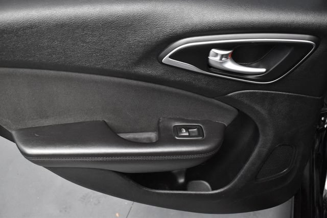 Used 2015 Chrysler 200 Limited FWD image 16