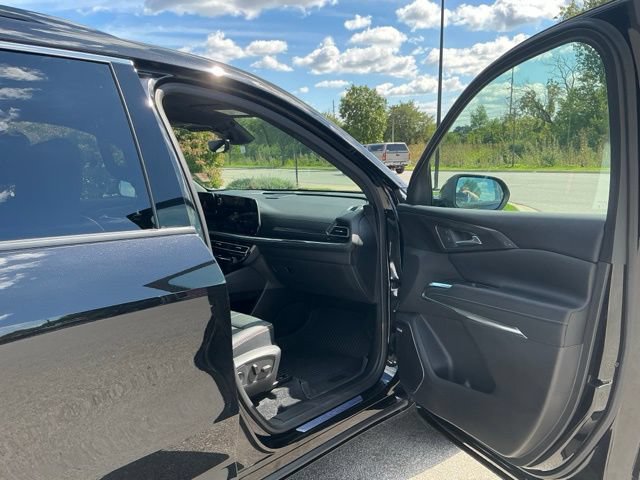 Used 2025 Chevrolet Traverse High Country w/ LPO, Floor Liner Package AWD/4WD image 17
