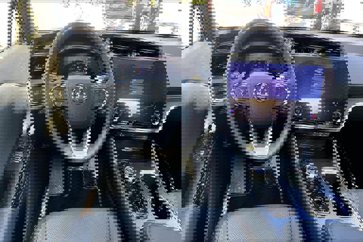 Used 2024 Lexus RZ 300e Premium image 5