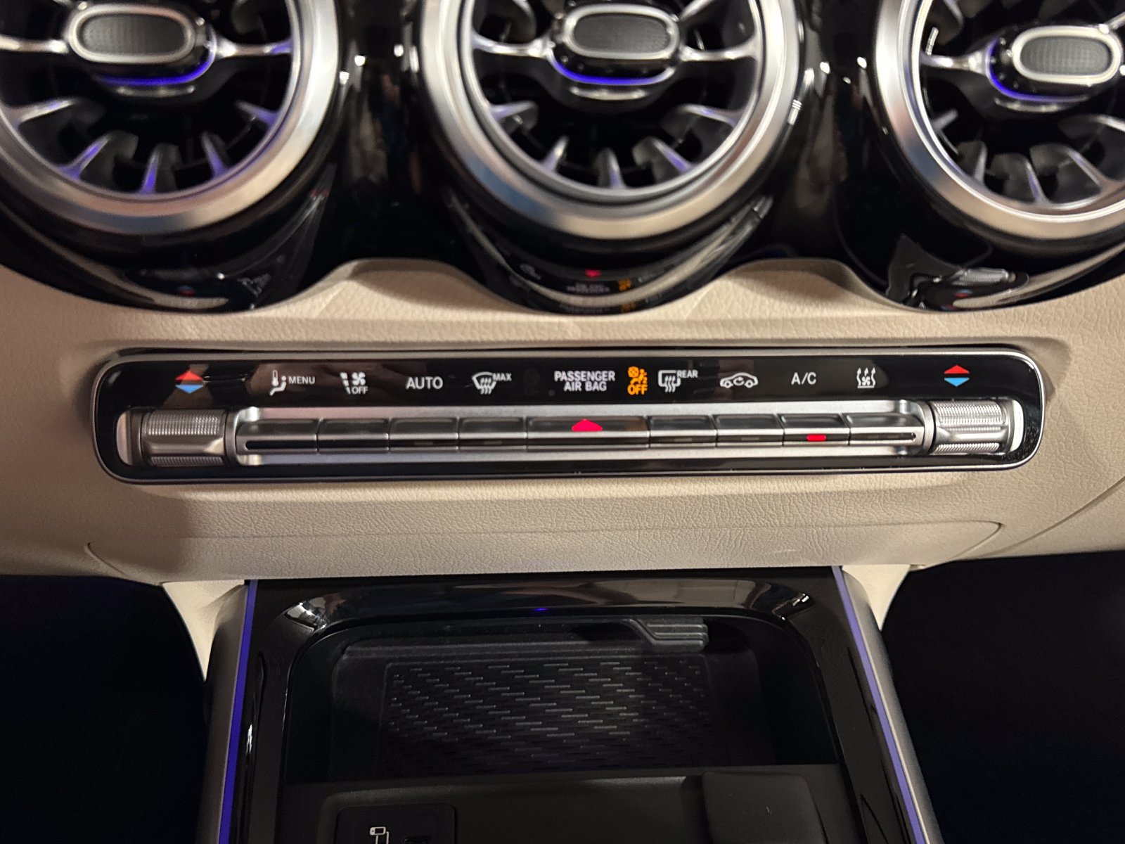Used 2022 Mercedes-Benz EQB 300 4MATIC image 23