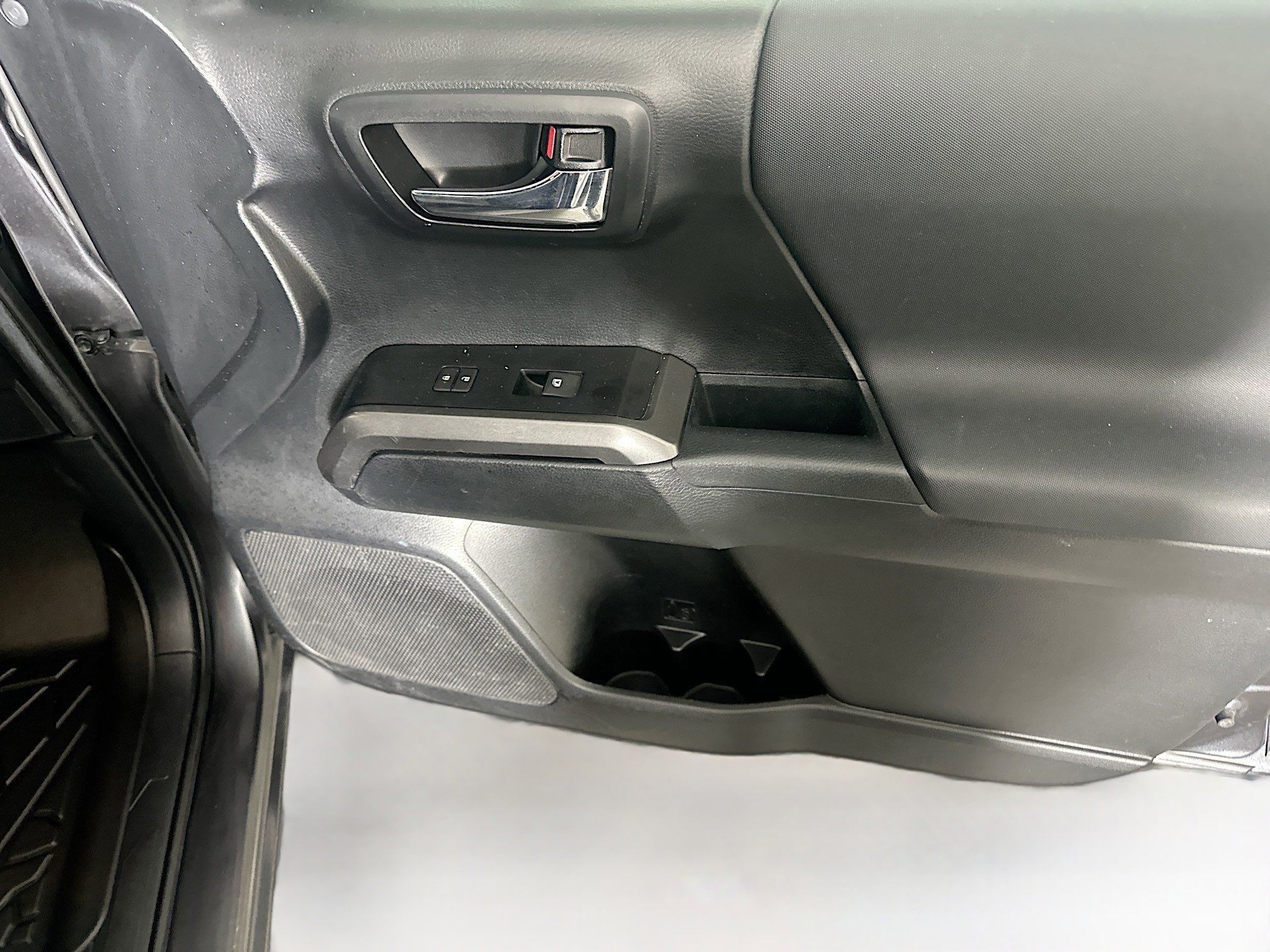 Used 2022 Toyota Tacoma TRD Off-Road image 29