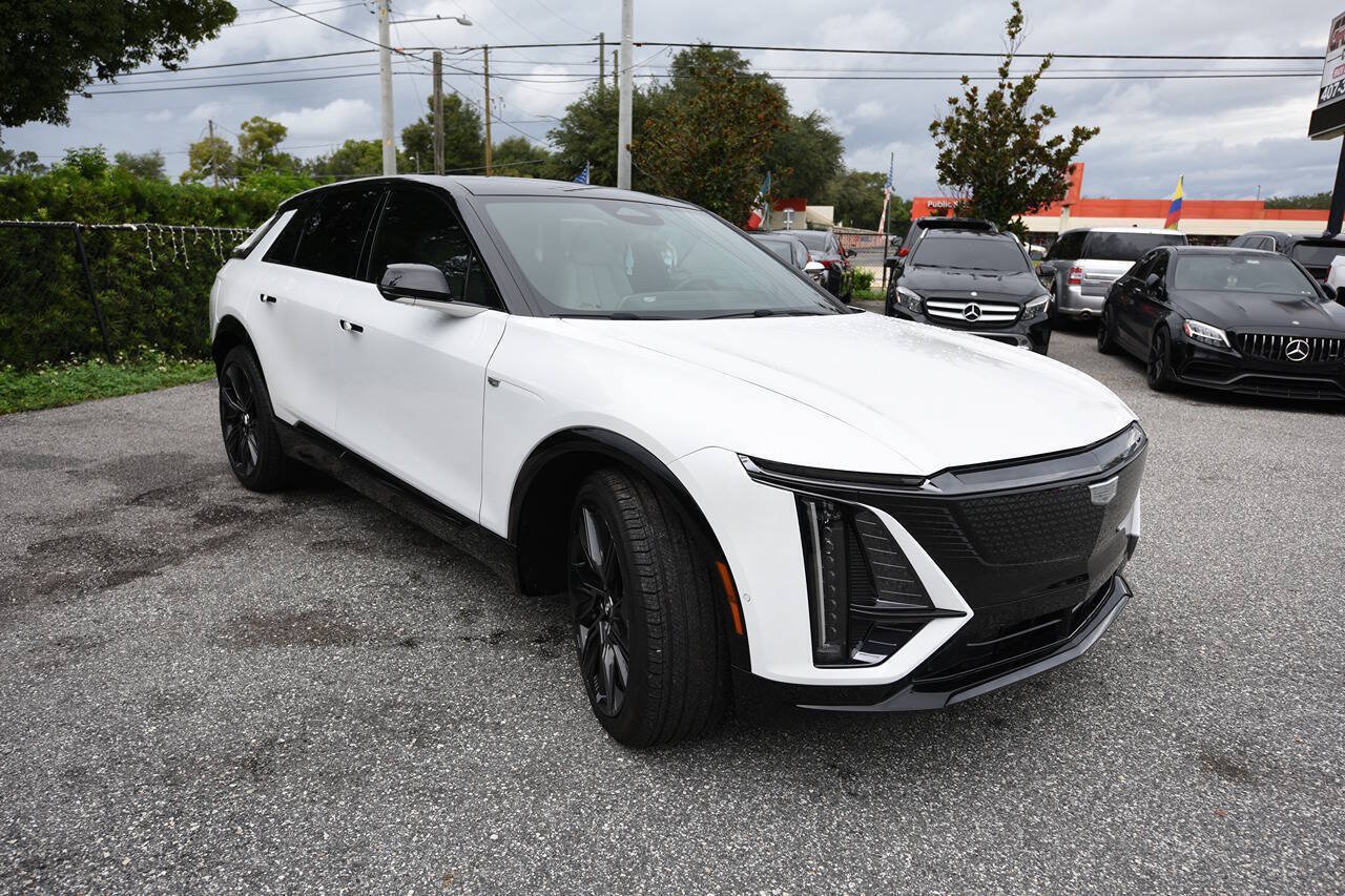 Used 2025 Cadillac Lyriq Sport w/ LPO, Floor Liner Package AWD/4WD image 3