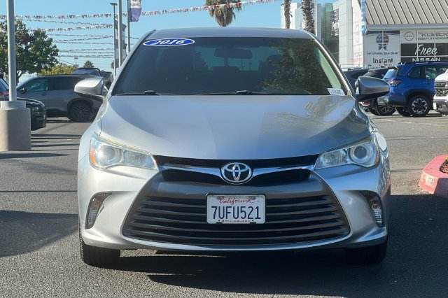 Used 2016 Toyota Camry LE FWD image 9