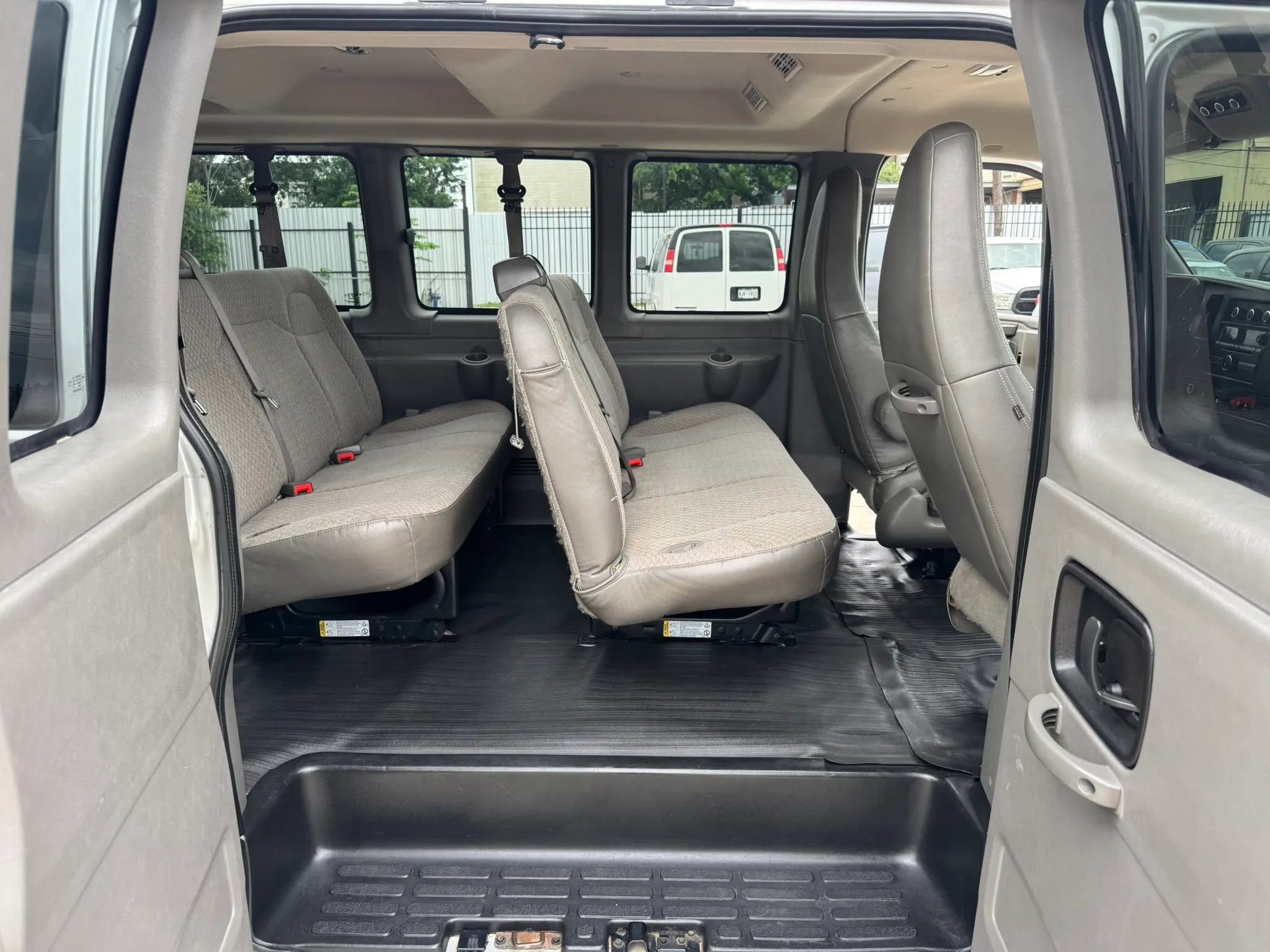 Used 2017 Chevrolet Express 3500 LT w/ LT Preferred Equipment Group image 28