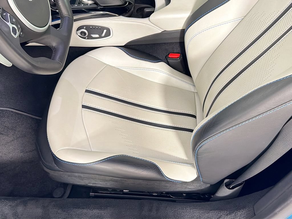 Used 2021 Aston Martin V8 Vantage Roadster RWD image 19