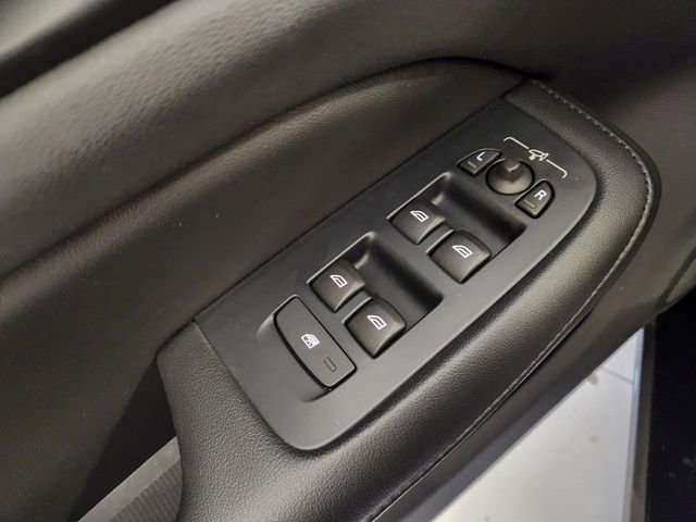 Used 2024 Volvo S60 B5 Core image 23