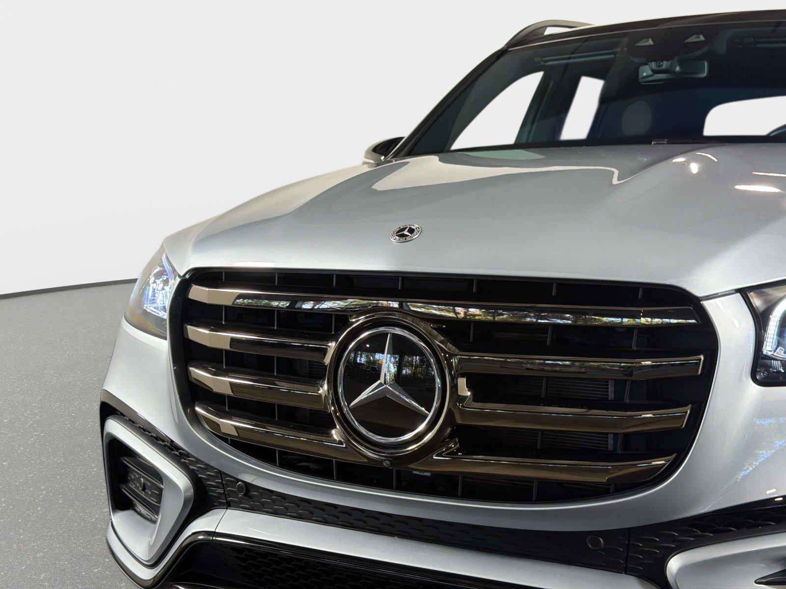 Used 2025 Mercedes-Benz GLS 580 4MATIC image 11