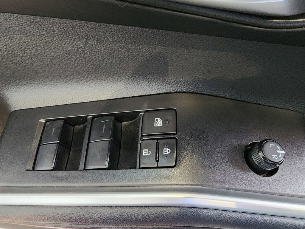 Used 2023 Toyota Highlander XLE image 17