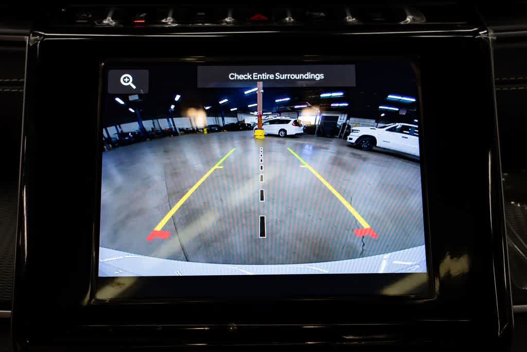 Used 2025 Jeep Grand Cherokee Laredo X AWD/4WD image 21